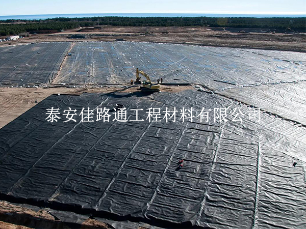 藕池防滲膜怕破損？這樣回填保護(hù)才靠譜