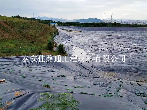 藕池防滲膜要新舊結(jié)合？這些方法能防漏