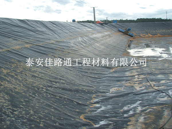 養(yǎng)殖防滲膜用得久？鋪設維護技巧請收好