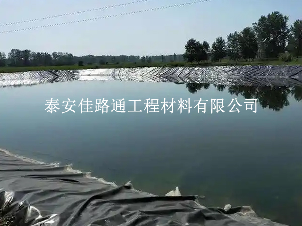 人工湖防滲膜防護(hù)指南：科學(xué)方法筑牢長(zhǎng)效防滲屏障