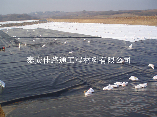 鹽田防滲土工膜后期養(yǎng)護：做好日常管控，延長防滲壽命